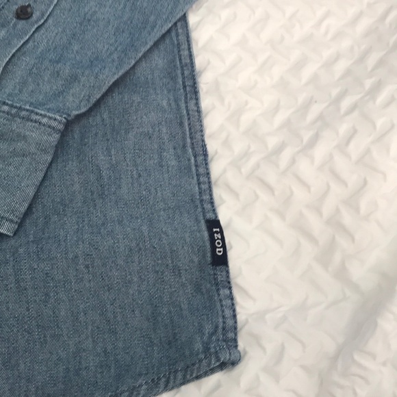 IZOD Cotton Chambray Pocket Shirt - Picture 5 of 11